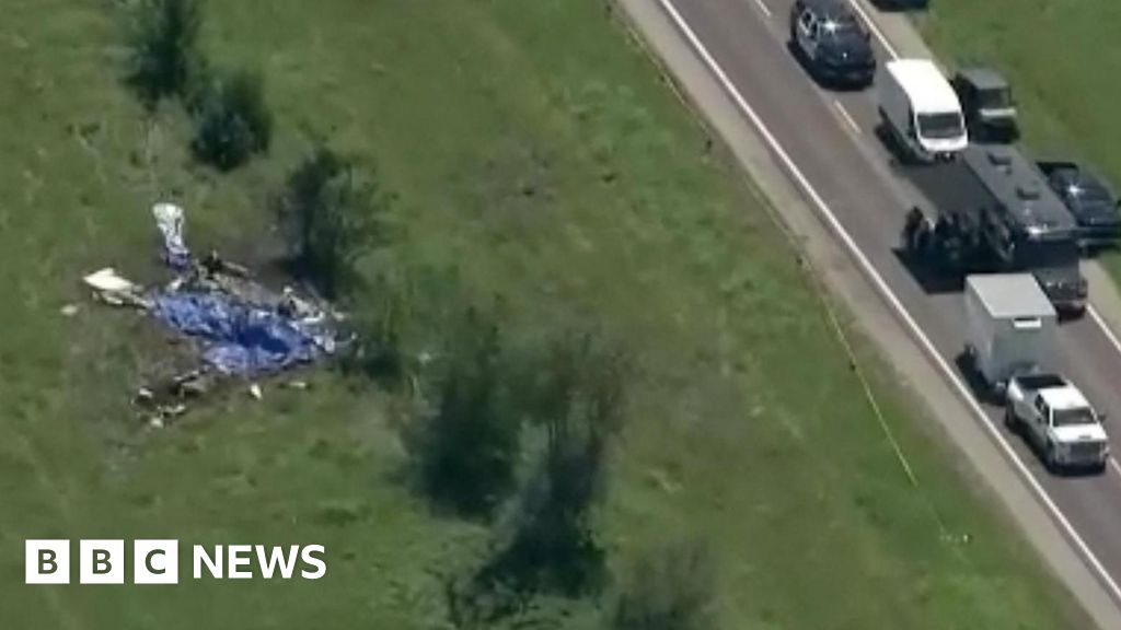 'They didn't have time to jump' – Witnesses recall skydiving plane crash Eleven skydivers and a pilot were killed after the aircraft spun out of control and crashed shortly after takeoff in Missouri.1 hr agoUS & Canada 'They didn't have time to jump' - Witnesses recall skydiving plane crash Eleven skydivers and a pilot were killed after the aircraft spun out of control and crashed shortly after takeoff in Missouri.1 hr agoUS & Canada