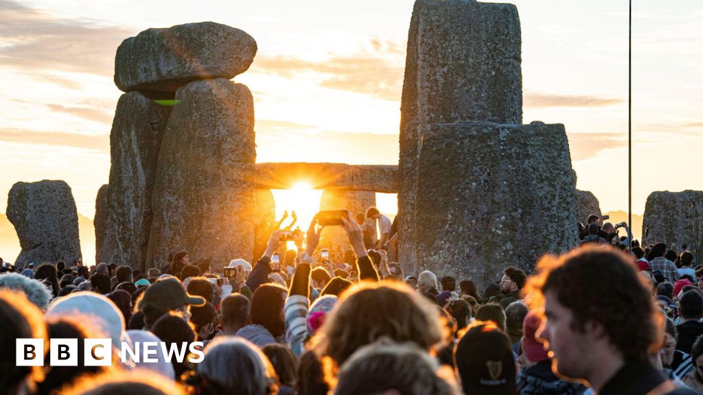 Watch: Solstice sunrise celebrated across the UKCrowds revel in the sunrise at Stonehenge – and glum weather in Hornsea fails to dampen spirits.6 hrs agoEngland Watch: Solstice sunrise celebrated across the UKCrowds revel in the sunrise at Stonehenge – and glum weather in Hornsea fails to dampen spirits.6 hrs agoEngland