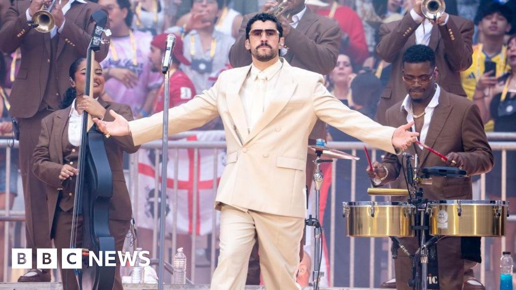 Bad Bunny: Latin star lights up London with history-making stadium showPride and a party as the Puerto Rican becomes the first Latin artist to headline a UK stadium.3 hrs agoNewsbeat Bad Bunny: Latin star lights up London with history-making stadium showPride and a party as the Puerto Rican becomes the first Latin artist to headline a UK stadium.3 hrs agoNewsbeat