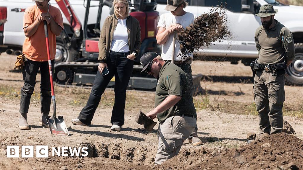 117 dead dogs found at California 'no-kill' animal rescue – many with gunshot woundsHundreds more animals are still missing from the California facility as investigators continue excavating the grounds.13 hrs agoUS & Canada 117 dead dogs found at California 'no-kill' animal rescue - many with gunshot woundsHundreds more animals are still missing from the California facility as investigators continue excavating the grounds.13 hrs agoUS & Canada