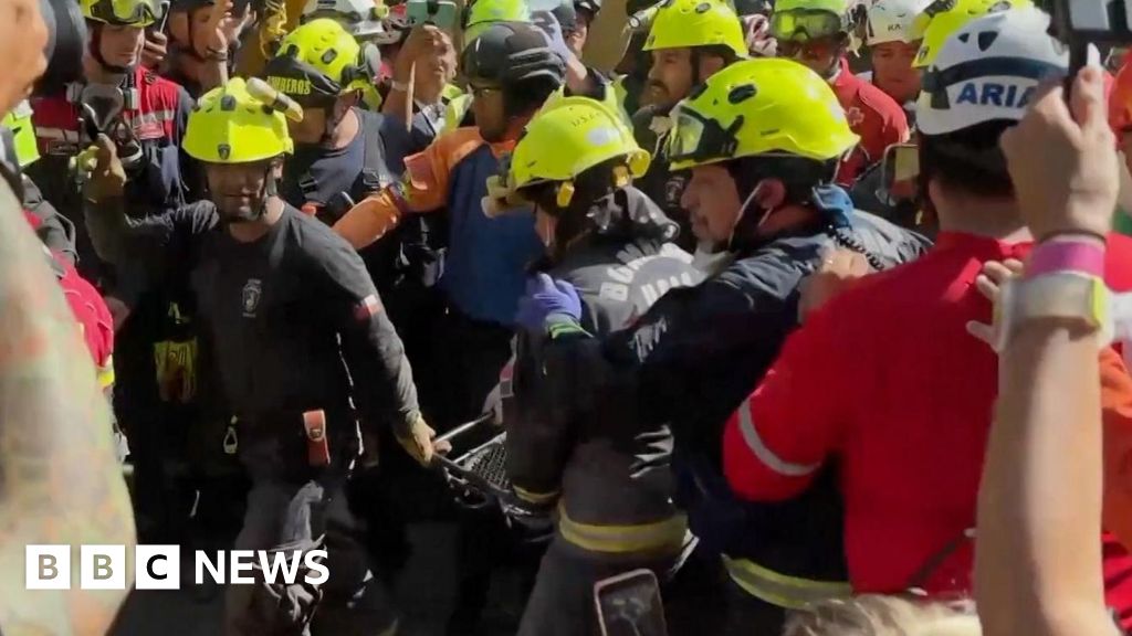 Watch: Cheers and applause as security guard rescued from rubbleEmergency workers managed to free Hernán Gil more than 100 hours after they had first located him under 140 tonnes of rubble.47 mins agoLatin America Watch: Cheers and applause as security guard rescued from rubbleEmergency workers managed to free Hernán Gil more than 100 hours after they had first located him under 140 tonnes of rubble.47 mins agoLatin America