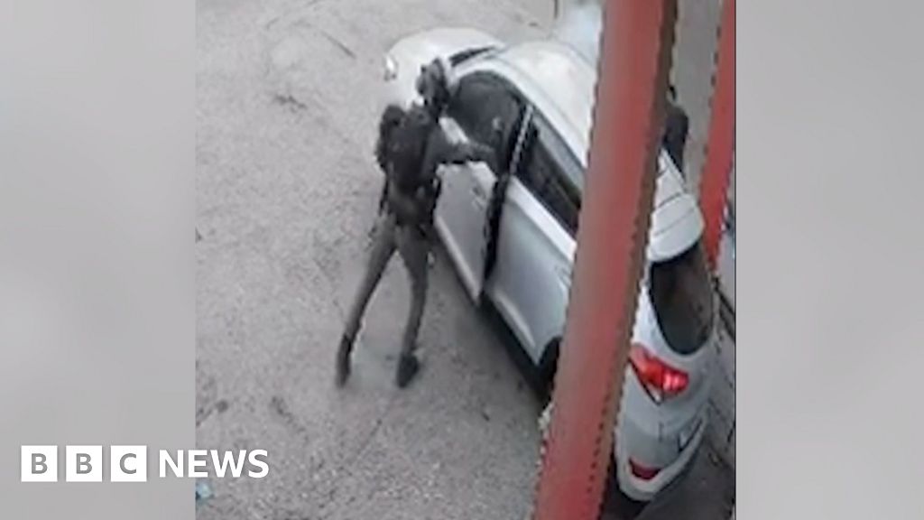Israeli police officer filmed throwing stun grenade into car in West BankIsrael's police force says the officer acted "not in accordance with procedure" and that it has opened an investigation.51 mins agoMiddle East Israeli police officer filmed throwing stun grenade into car in West BankIsrael's police force says the officer acted "not in accordance with procedure" and that it has opened an investigation.51 mins agoMiddle East