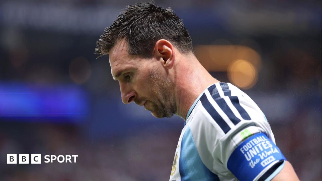 LIVEAlvarez starts alongside Messi as Argentina face EgyptFollow live text commentary, score updates and match stats from Argentina v Egypt in the last 16 of the World Cup. LIVEAlvarez starts alongside Messi as Argentina face EgyptFollow live text commentary, score updates and match stats from Argentina v Egypt in the last 16 of the World Cup.