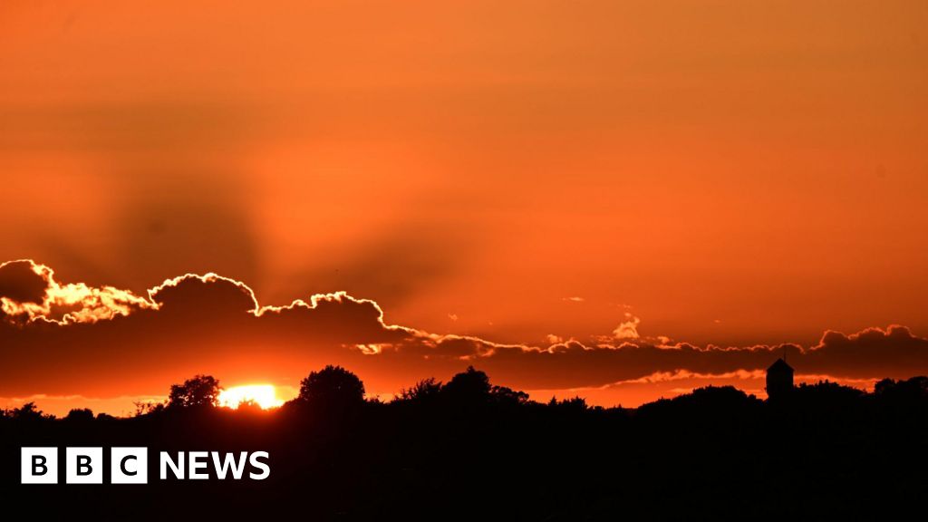 Thousands may have died in UK's exceptional May and June heatwavesAn early estimate suggests more than 2,700 people will have died from heat-related causes during the UK's exceptionally hot weather in recent months. 4 hrs ago Thousands may have died in UK's exceptional May and June heatwavesAn early estimate suggests more than 2,700 people will have died from heat-related causes during the UK's exceptionally hot weather in recent months. 4 hrs ago