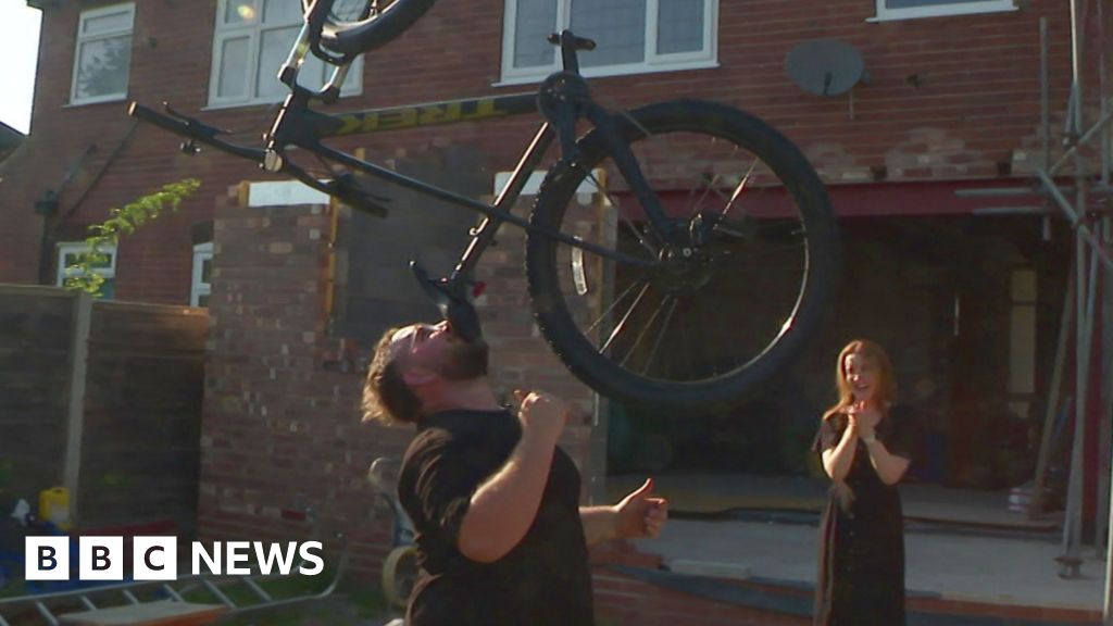 The man who balances bikes, ladders and sheds on his chinSalford builder Tobey Newall plans to set the world record for balancing large items on his chin.3 days agoManchester The man who balances bikes, ladders and sheds on his chinSalford builder Tobey Newall plans to set the world record for balancing large items on his chin.3 days agoManchester