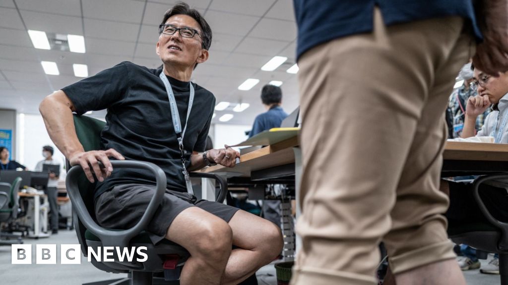 Mixed reviews as Japan urges men to wear shorts to workSome commentators enjoy the relaxed rules. Others say the policy is unfair to women since they are still expected to wear tights when showing a part of their legs.8 hrs agoAsia Mixed reviews as Japan urges men to wear shorts to workSome commentators enjoy the relaxed rules. Others say the policy is unfair to women since they are still expected to wear tights when showing a part of their legs.8 hrs agoAsia
