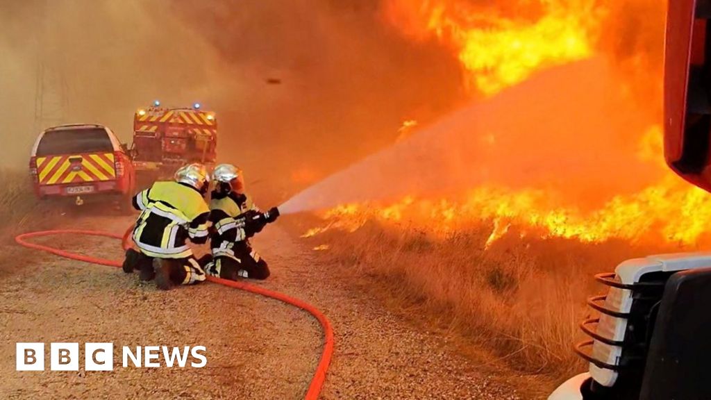 Wildfires in south-west France flare up as region braces for new 40C heatwaveFirefighters are braced for a sharp rise in temperatures on Wednesday, which could complicate the containment of wildfires in Gironde.5 hrs agoEurope Wildfires in south-west France flare up as region braces for new 40C heatwaveFirefighters are braced for a sharp rise in temperatures on Wednesday, which could complicate the containment of wildfires in Gironde.5 hrs agoEurope