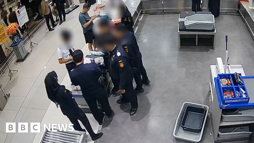 Moment pilot caught with 70,000 ecstasy pills at Indonesian airportA Malaysian pilot was arrested at Jakarta airport after being found with around four stone (26kg) of drugs hidden in his luggage.
4 hrs agoAsia Moment pilot caught with 70,000 ecstasy pills at Indonesian airportA Malaysian pilot was arrested at Jakarta airport after being found with around four stone (26kg) of drugs hidden in his luggage.
4 hrs agoAsia