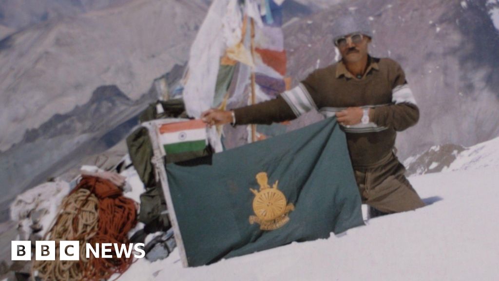 He's been frozen on Everest for 30 years, now 'Green Boots' may finally be coming homeFor decades, an Indian man's lime shoes have been a grim trail marker for many climbing the world's highest peak.53 mins agoAsia He's been frozen on Everest for 30 years, now 'Green Boots' may finally be coming homeFor decades, an Indian man's lime shoes have been a grim trail marker for many climbing the world's highest peak.53 mins agoAsia