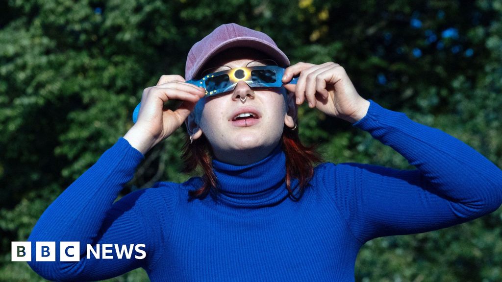 Eclipse warning: The key signs you may have damaged your eyesSymptoms after looking at the sun without eclipse glasses can include blurred vision3 hrs ago Eclipse warning: The key signs you may have damaged your eyesSymptoms after looking at the sun without eclipse glasses can include blurred vision3 hrs ago