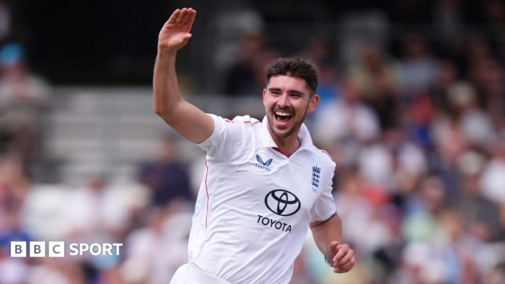 LIVEPakistan lose third wicket as England strengthen grip on first TestFollow live text updates, radio commentary and in-play video highlights as England play Pakistan in the first Test at Headingley. LIVEPakistan lose third wicket as England strengthen grip on first TestFollow live text updates, radio commentary and in-play video highlights as England play Pakistan in the first Test at Headingley.
