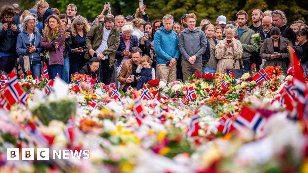 Norway's 'grandfather': Late King Harald remembered as son Haakon takes the throneNorwegians paid their respects to the late King Harld after his death on Friday morning.
1 hr agoEurope Norway's 'grandfather': Late King Harald remembered as son Haakon takes the throneNorwegians paid their respects to the late King Harld after his death on Friday morning.
1 hr agoEurope