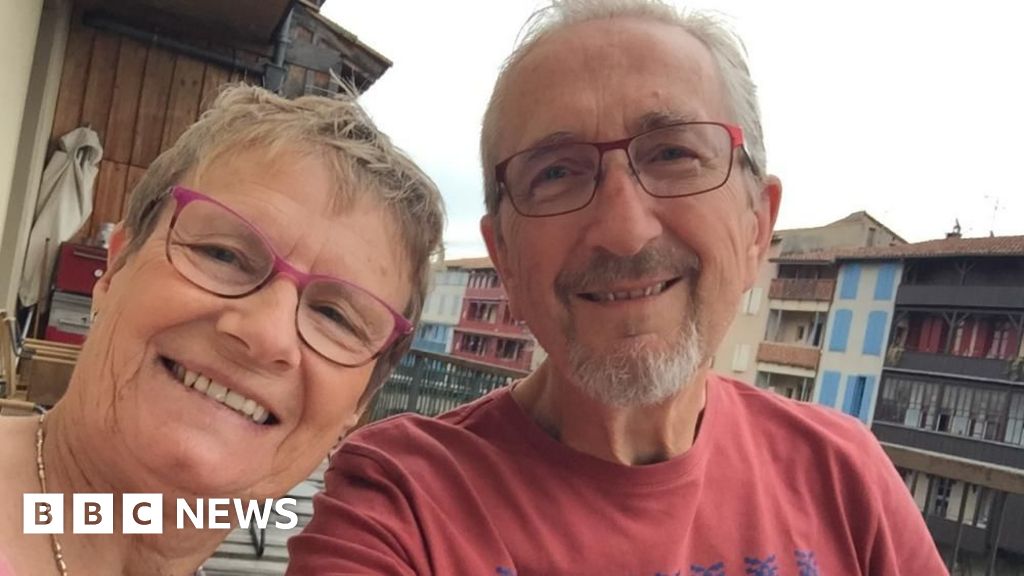 Wife of man who died after turbulence sues Singapore AirlinesLawyers for Linda Kitchen say her husband was "fatally injured" after the flight dropped 6,000 ft.17 hrs agoBristol Wife of man who died after turbulence sues Singapore AirlinesLawyers for Linda Kitchen say her husband was "fatally injured" after the flight dropped 6,000 ft.17 hrs agoBristol