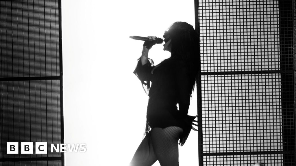 Charli XCX electrifies Reading Festival with era-spanning setThe British singer and Irish rock band Fontaines DC both headlined the first night of Reading for 2026.17 hrs agoNewsbeat Charli XCX electrifies Reading Festival with era-spanning setThe British singer and Irish rock band Fontaines DC both headlined the first night of Reading for 2026.17 hrs agoNewsbeat