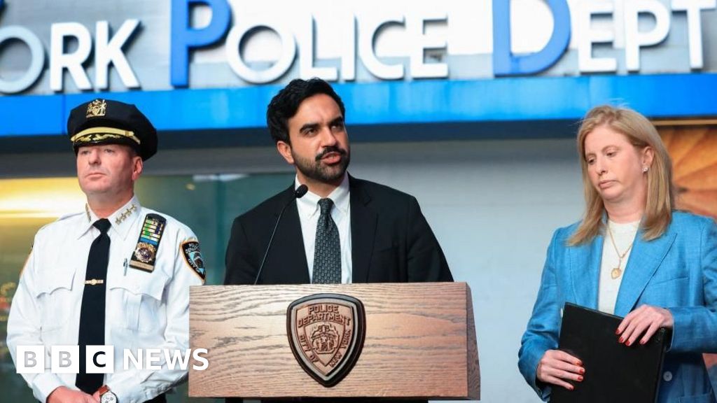 Woman killed in Times Square stabbing, suspect shot dead by policePolice say the double stabbing, which injured another person, was random and the suspect had a mental health history.Just nowUS & Canada Woman killed in Times Square stabbing, suspect shot dead by policePolice say the double stabbing, which injured another person, was random and the suspect had a mental health history.Just nowUS & Canada