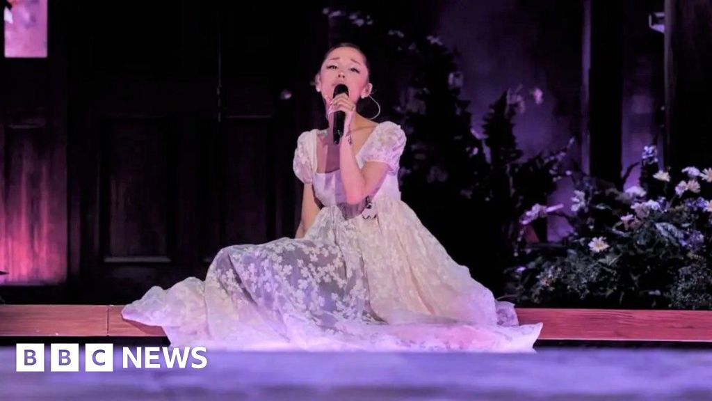 Ariana Grande completes tour and steps back from public lifeThe star makes an emotional farewell as she wraps up a tour she's described as her "last hurrah".2 hrs agoCulture Ariana Grande completes tour and steps back from public lifeThe star makes an emotional farewell as she wraps up a tour she's described as her "last hurrah".2 hrs agoCulture