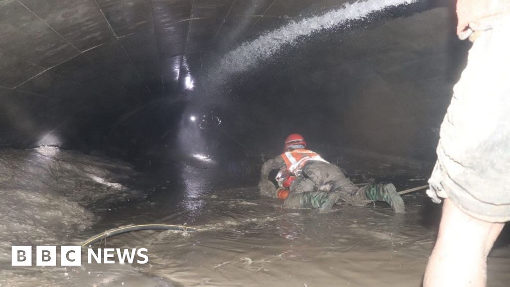 Nepal rescuers try to reach dozens trapped in tunnel after two found aliveMore than 1,300 people have died and thousands are missing, but rescuers' hopes have risen after finding survivors in a tunnel.3 hrs agoAsia Nepal rescuers try to reach dozens trapped in tunnel after two found aliveMore than 1,300 people have died and thousands are missing, but rescuers' hopes have risen after finding survivors in a tunnel.3 hrs agoAsia