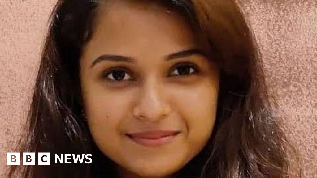 Why a Bollywood celebrity manager's 2020 death case has been reopenedDisha Salian's father insists her death was not suicide or an accident, but that she was gang-raped and murdered.1 hr agoAsia Why a Bollywood celebrity manager's 2020 death case has been reopenedDisha Salian's father insists her death was not suicide or an accident, but that she was gang-raped and murdered.1 hr agoAsia