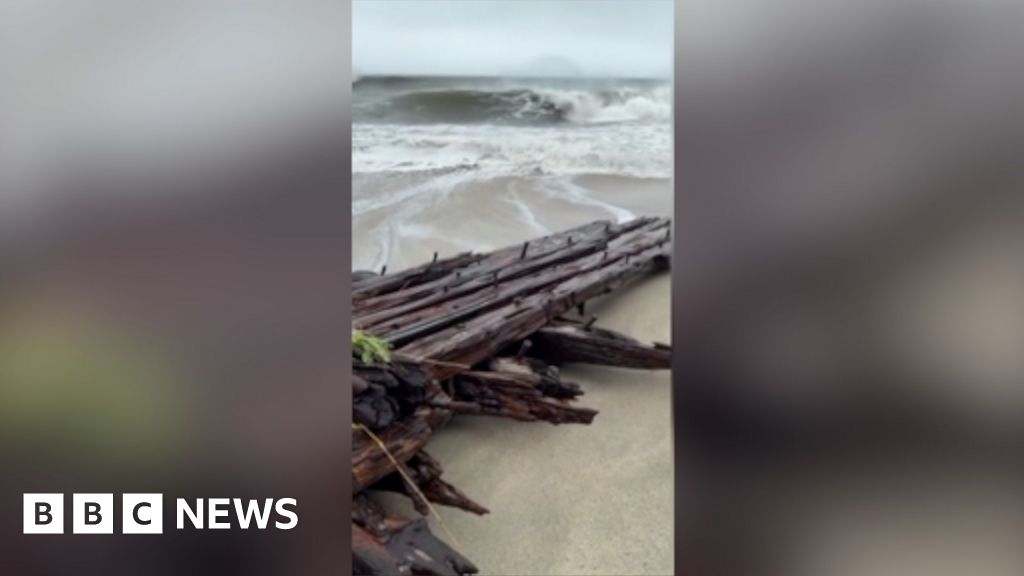 Watch: Shipwreck uncovered on Nantucket island during nor'easter stormThe so-called nor'easter storm has washed up what may be a shipwreck from the 19th century in Massachusetts, local media says.18 mins agoUS & Canada Watch: Shipwreck uncovered on Nantucket island during nor'easter stormThe so-called nor'easter storm has washed up what may be a shipwreck from the 19th century in Massachusetts, local media says.18 mins agoUS & Canada