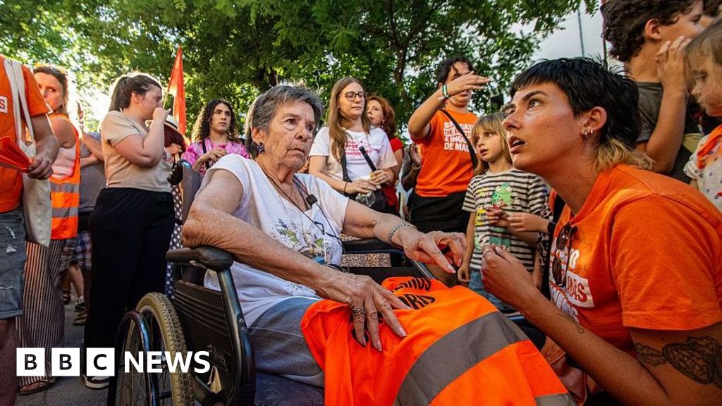 Evicted Spanish pensioner can move back home, lawyer says The eviction of Maricarmen Abascal, 87, prompted large-scale protests across Spain.1 hr agoEurope Evicted Spanish pensioner can move back home, lawyer says The eviction of Maricarmen Abascal, 87, prompted large-scale protests across Spain.1 hr agoEurope