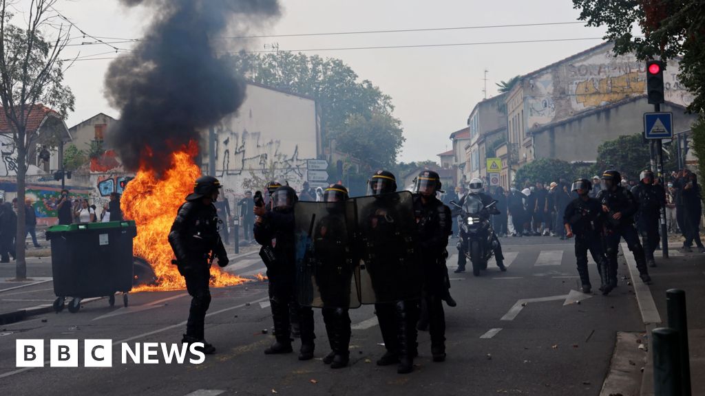 France to close up to 500 schools on Monday over student protestsLessons will be "totally or partly suspended" in some high schools after clashes between riot police and student protesters, France's education minister says.9 hrs agoEurope France to close up to 500 schools on Monday over student protestsLessons will be "totally or partly suspended" in some high schools after clashes between riot police and student protesters, France's education minister says.9 hrs agoEurope