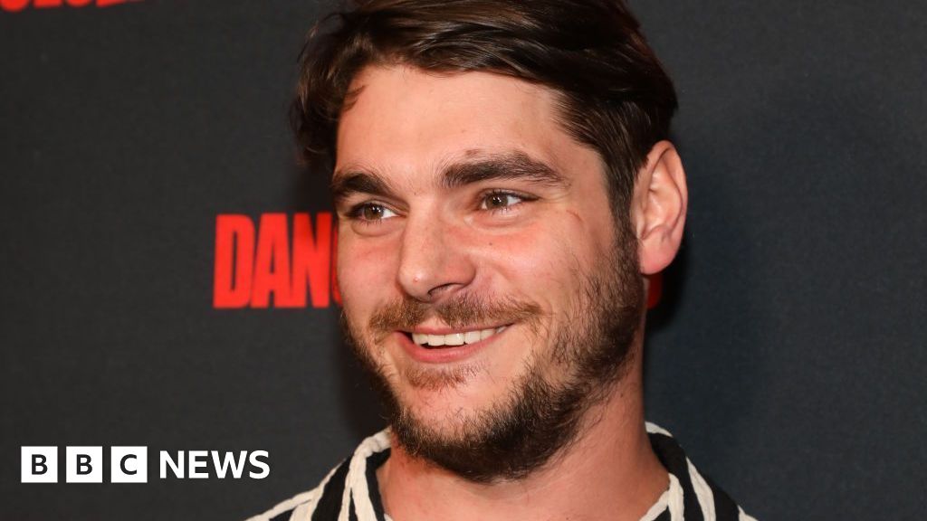Breaking Bad actor RJ Mitte dies aged 34Mitte, who lived with cerebral palsy, starred as Walter White Jr in the Emmy-winning drama series. 2 hrs agoUS & Canada Breaking Bad actor RJ Mitte dies aged 34Mitte, who lived with cerebral palsy, starred as Walter White Jr in the Emmy-winning drama series. 2 hrs agoUS & Canada