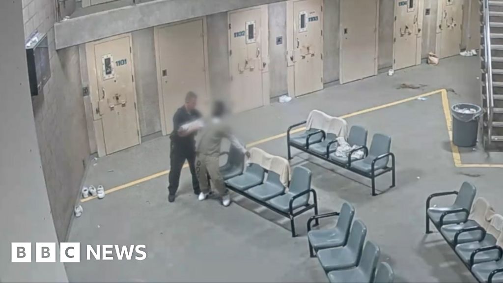Every scrap of paper checked: Police hunting for synthetic drugs in Chicago jailBBC News hears from users, dealers, prison and recovery workers as America battles with a deadly new drug epidemic. 1 hr agoUS & Canada Every scrap of paper checked: Police hunting for synthetic drugs in Chicago jailBBC News hears from users, dealers, prison and recovery workers as America battles with a deadly new drug epidemic. 1 hr agoUS & Canada