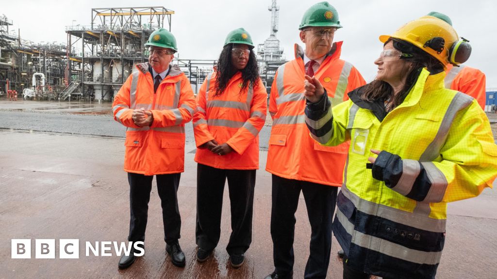 UK PM defends decision to allow exctraction from gas field in North SeaThe UK government says the field, which is opposed by environmental campaigners, could be producing gas by the end of this month.5 hrs agoScotland UK PM defends decision to allow exctraction from gas field in North SeaThe UK government says the field, which is opposed by environmental campaigners, could be producing gas by the end of this month.5 hrs agoScotland