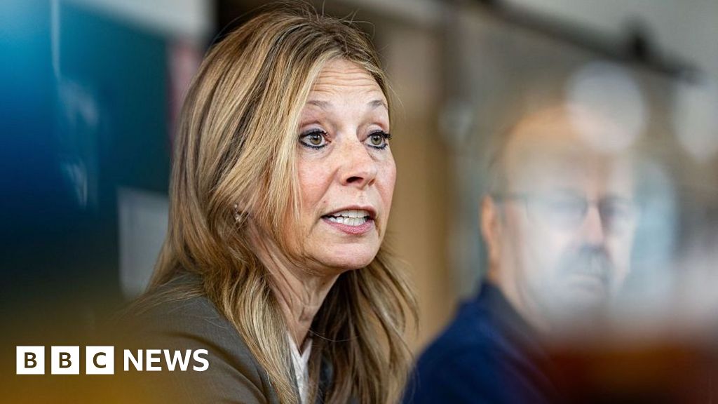'This is despicable': Amy Acton responds to Ohio attack ad featuring her estranged motherHer Republican opponent Vivek Ramaswamy is airing the ad featuring her mother, whose husband was charged with sexual abuse in her childhood.1 hr agoUS & Canada 'This is despicable': Amy Acton responds to Ohio attack ad featuring her estranged motherHer Republican opponent Vivek Ramaswamy is airing the ad featuring her mother, whose husband was charged with sexual abuse in her childhood.1 hr agoUS & Canada