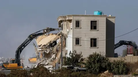 Reuters Israeli machinery demolishes a Palestinian house following a shooting attack, in Hebron