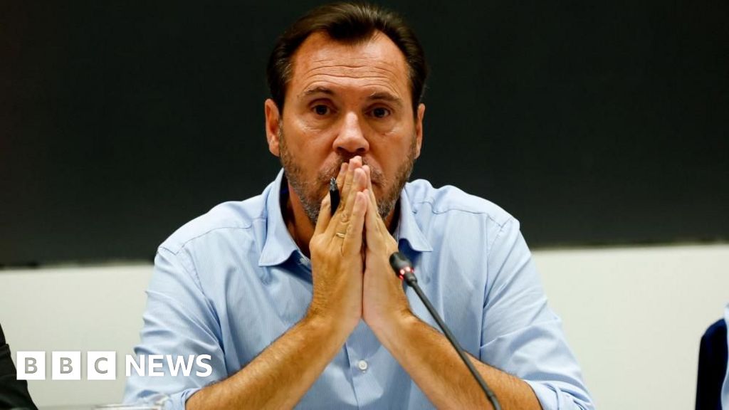 Spain transport minister says he won't resign over high-speed rail disasterÓscar Puente has been facing calls to resign after two high-speed trains collided earlier in the week, killing at least 69 people.59 mins agoWorld Spain transport minister says he won't resign over high-speed rail disasterÓscar Puente has been facing calls to resign after two high-speed trains collided earlier in the week, killing at least 69 people.59 mins agoWorld