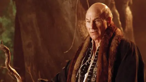 Sir Patrick Stewart in extras 