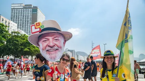 Paulo Kobayashi/BBC Lula supporters in Rio